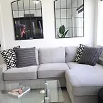 Great Luxe House Near Downtown & Marina In Miami